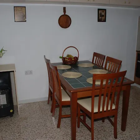 Apartment Kanarinis *