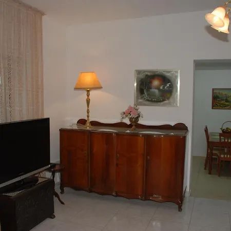 Kanarinis House Apartment