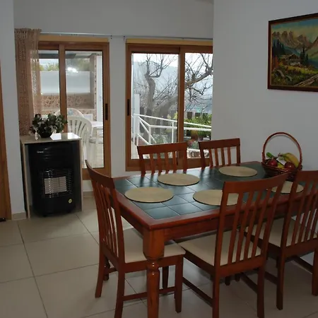 Kanarinis House Apartment