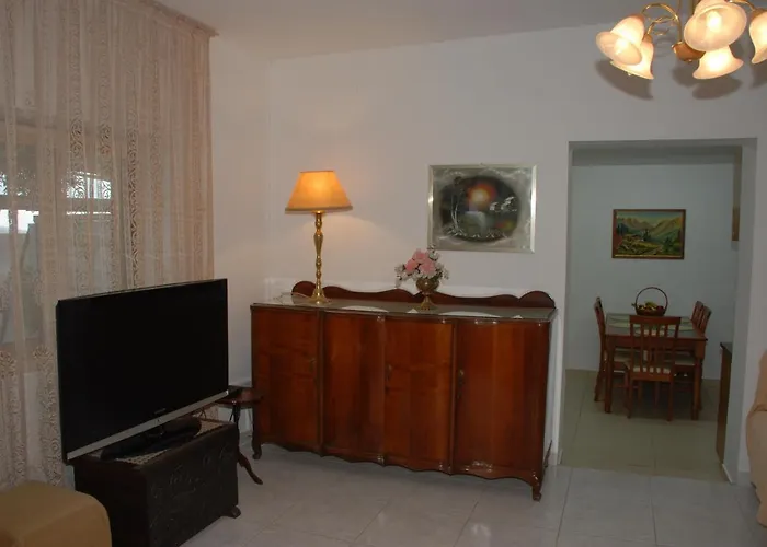 Kanarinis House Apartment